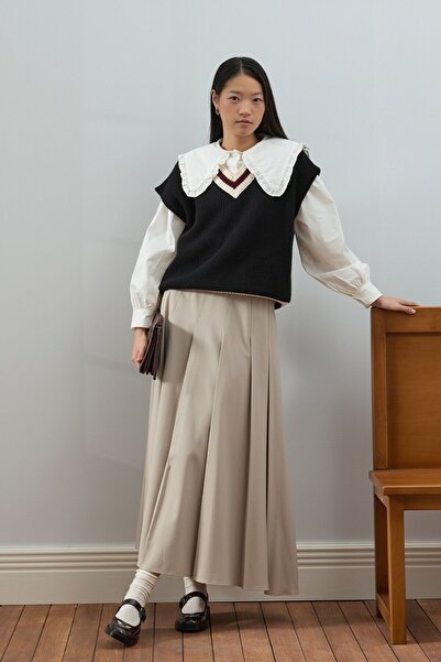 Ceylan Otantik Black V-Neck Sweater & Mink Polyviscon College Skirt Set