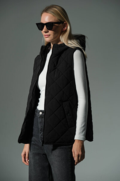 Maule Водоустойчива дамска яке с качулка, цип и джобове, с капитониран плат с баклава мотив @Oslo