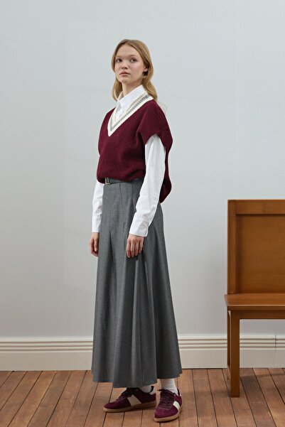 Ceylan Otantik Burgundy V-Neck Sweater & Anthracite Polyviscose College Skirt Set