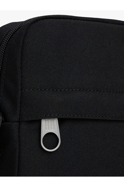 Tommy Hilfiger Erkek Marka Logolu Ayarlanabilir Omuz Askılı Şık Görünüşlü Gündelik Kullanıma Uygun