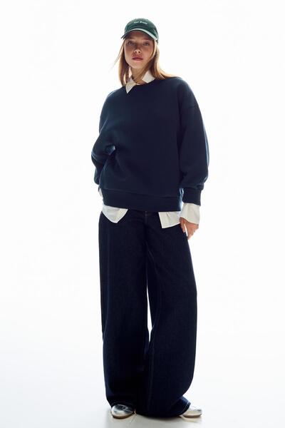 Bershka Oversize sweatshirt with pockets