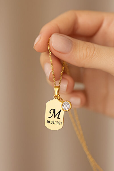 Narflake Kişiye Özel Baş Harf ve Tarihli Altın Kaplama Çelik Kolye – Zarif Taş Detaylı