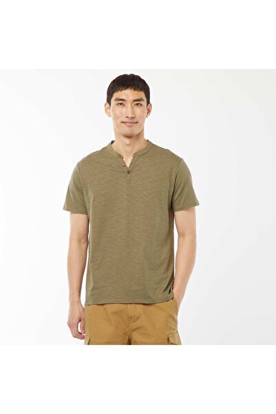 KIABI تي شيرت بأكمام قصيرة وياقة هنلي باللون الأخضر