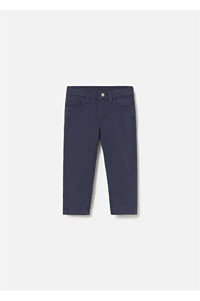 MAYORAL بنطلون للأولاد الصغار بقصة ضيقة مع جيوب باللون الأزرق الداكن 563