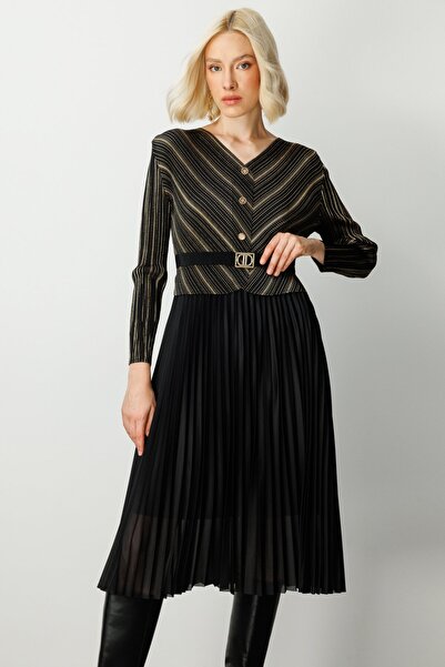 Ekol Eteği Piliseli V Yaka Elbise