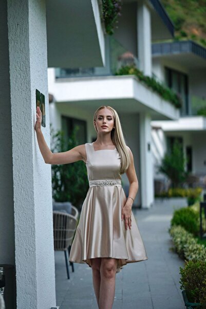 BAHARYAMAÇLI KADIN BEJ AMOR ÖNÜ KISA ARKASI UZUN ABİYE ELBİSE