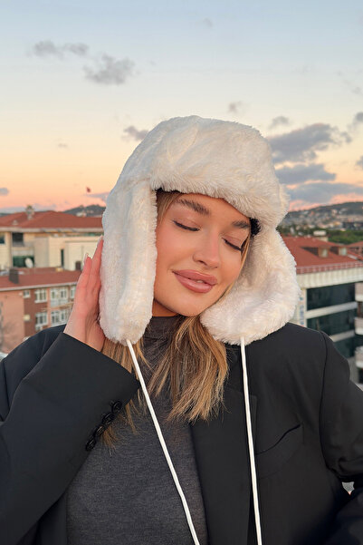 Mollycrush Women's Faux Fur Plush Hairy Elite Pompom Hat Beanie