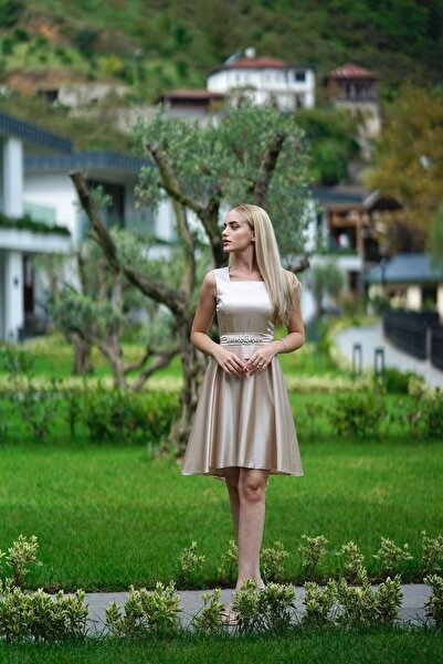 BAHARYAMAÇLI KADIN BEJ AMOR ÖNÜ KISA ARKASI UZUN ABİYE ELBİSE