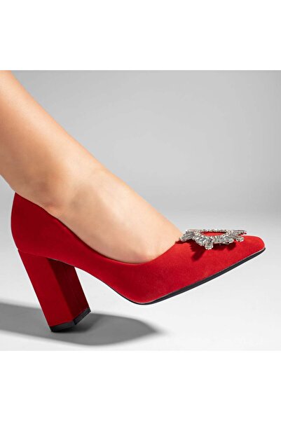 BMoD Women's red suede shoes with a thick heel and a metallic accessory MOD10984