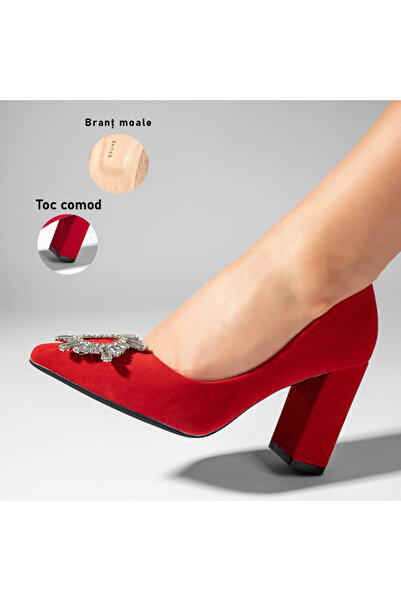 BMoD Women's red suede shoes with a thick heel and a metallic accessory MOD10984