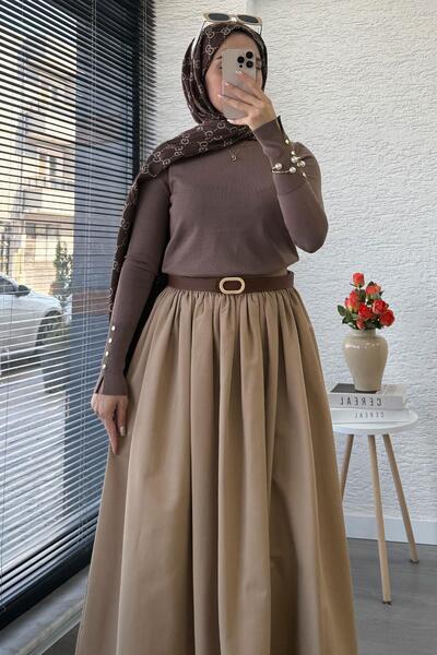 MELEK ARAZ Pulover scurt din tricot mercerizat cu detaliu cu nasturi pe manec...