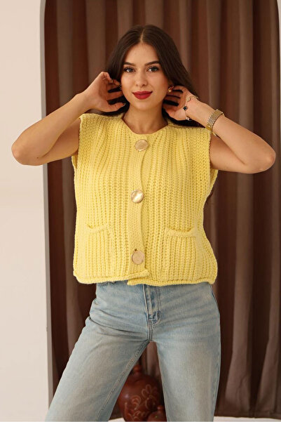 Nazline Women's Crew Neck Pocketed Buttoned Knit Vest