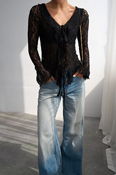 Miss Beyoğlu بلوزة نسائية من الدانتيل بياقة على شكل حرف V وأكمام إسبانية