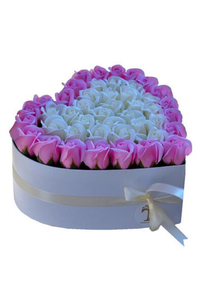 velve Aranjament floral cutie inima alba cu trandafiri sapun roz si albi, roz, mov, albastru