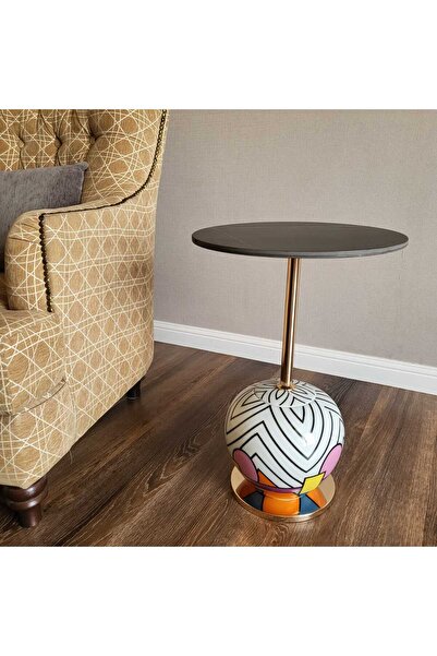 Shihon Shehon Side Table with a Stylish and Modern Design