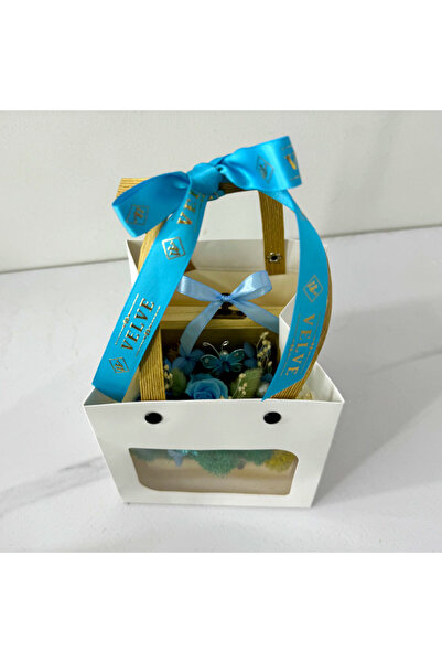 velve Aranjament floral Goodliness,trandafir criogenat,licheni stabilizati, perle,broom,Albastru