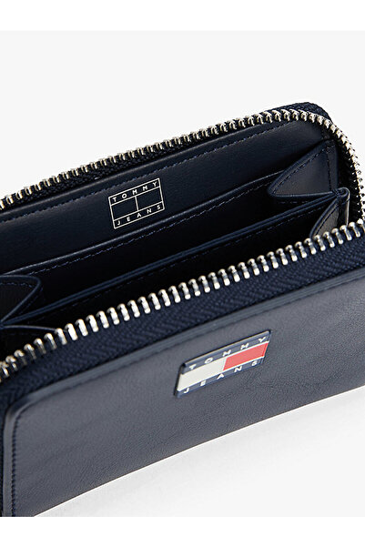 Tommy Hilfiger Women's Tjw Ess Must Small Wallet