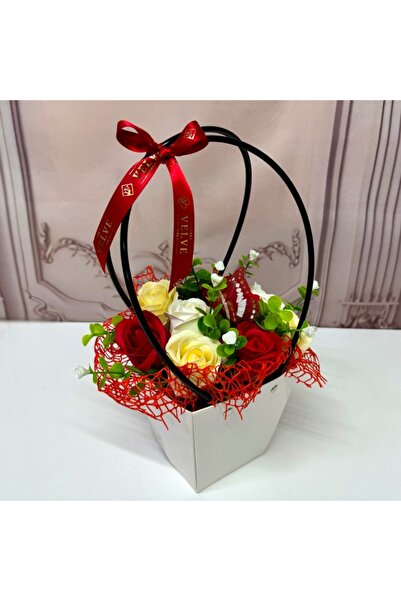 velve Cosulet floral Roses Scent, cu trandafiri din sapun parfumati si plante...