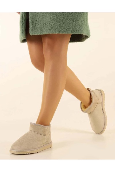 Bermody Γυναικείες μπότες Tiana 1 εκ. σε κρεμ χρώμα, ανθεκτική σόλα, άνετη επένδυση από γούνα, ζεστές μπότες Ug Model Bootie