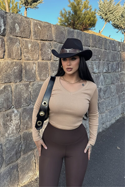 Siner Fashion Női bézs színű, V-nyakú, bordázott alapblúz