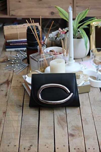 Moom Bag حقيبة يد نسائية سوداء من الجلد مع سلسلة وإكسسوارات للسهرات