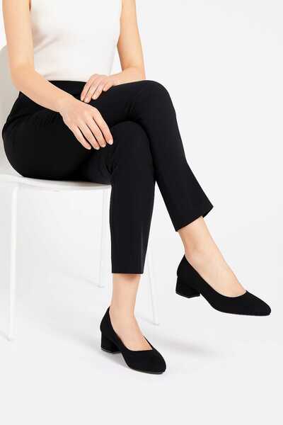 Mitto حذاء نسائي من جلد الغزال الأسود بكعب منخفض “ضيق القالب”