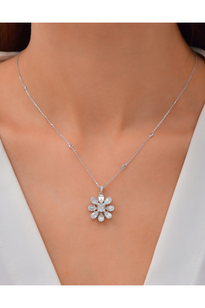 Pırlandia 0,85 Karat Pırlanta Baget Kolye