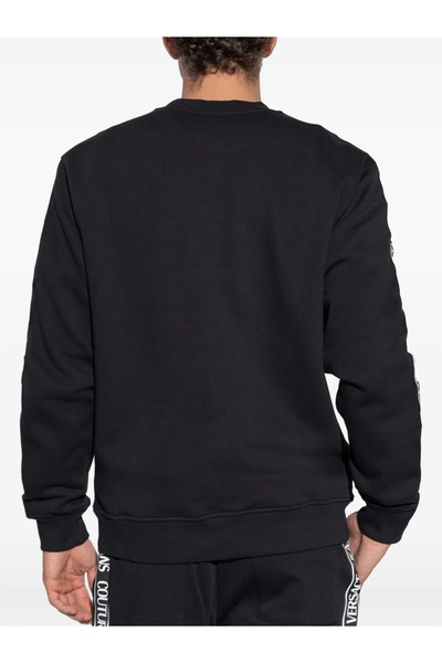 Versace Erkek Regular Fit Yuvarlak Yakalı Omzunda Logo Şerit Çizgili Uzun Kollu Siyah Sweatshirt 79GAIC02CF0
