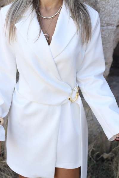 bytugcekaya Rochie albă cu cataramă laterală