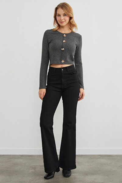 Fulla Moda Μπλούζα με λαιμόκοψη με αξεσουάρ λουλουδιών