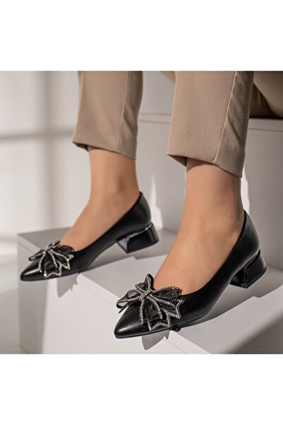 Modlet.ro Pantofi negri pentru femei cu toc jos și detalii metalice MOD12116