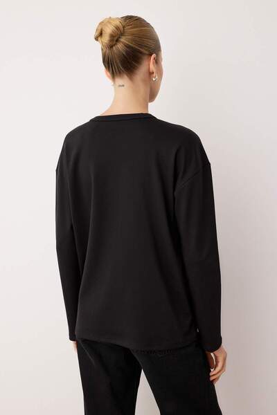 Trendyol Collection Black Soft Touch Eyelet Detail Interlock Relaxed/Casual Cut Knitted Blouse Twoaw26Bz00258