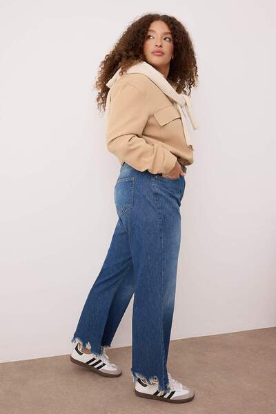Trendyol Curve Blugi albaștri cu talie înaltă Destroylu Spaniol cu picioare Plus Size Flare Fit TBBAW26CJ00016