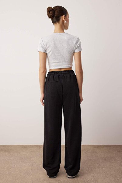 Trendyol Collection Black Elastic Waist Basic Jogger Drawstring Knitted Sweatpants Twoaw26Ea00016