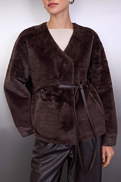 Trendyol Collection Hnědé oversize plyšové kabáty s detailem šněrování TWOAW26MO00055