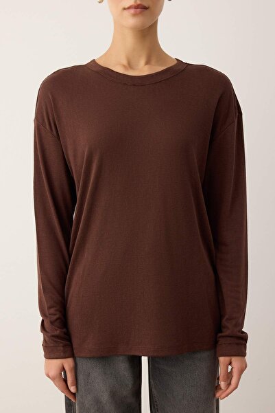 Trendyol Collection Wardrobe Essentials – Πλεκτό μπλουζάκι με καφέ λαιμόκοψη με χαλαρή/άνετη εφαρμογή |   TWOAW26TS00010 ΤΟ