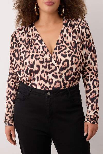 Trendyol Curve Multicolored Padded Double Breasted Closure Snap Fastener Knitted Body Tbbaw23Cs00014