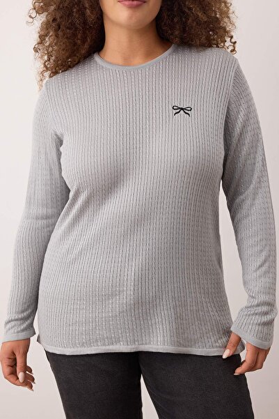 Trendyol Curve Pulover subțire din tricot brodat cu panglică/floare împletită cu păr gri TBBAW26AN00043