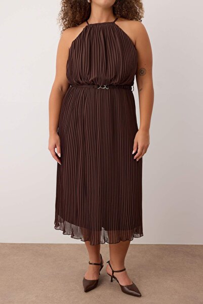 Trendyol Curve Καφέ Bodycon Maxi Φόρεμα από υφαντό σιφόν μεγάλου μεγέθους TBBSS25AH00252