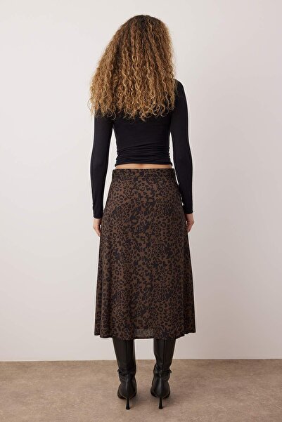 Trendyol Collection Hnědá midi tkaná sukně s leopardím vzorem z viskózové tkaniny TWOSS20ET0230