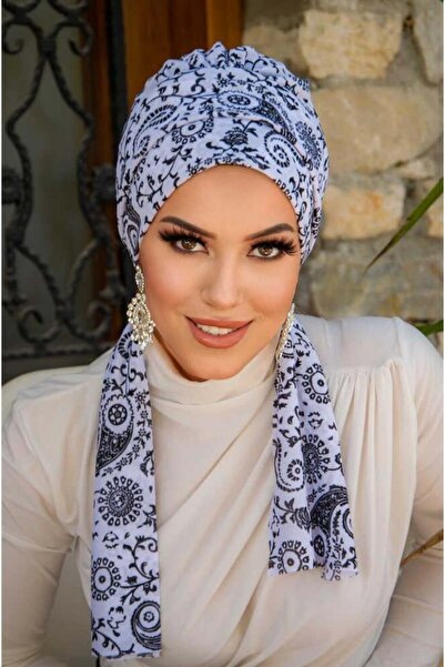 Aişe tesettür Λευκό και μαύρο καπό με έθνικ σχέδιο