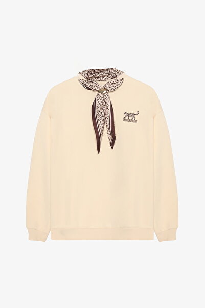Quzu Fular ve Nakış Detaylı Oversize Sweatshirt Bej