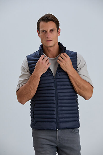 PIQUE Men's Standard Fit Inflatable Life Jacket Water Repellent