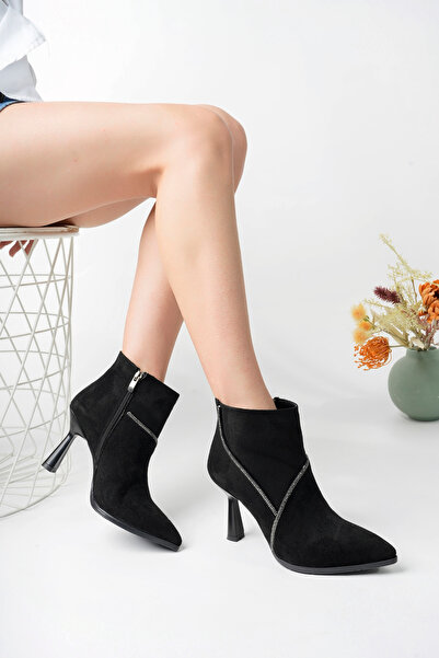 Favi Ayakkabı حذاء نسائي أنيق من جلد الغزال الأسود بتفاصيل مخططة ومقدمة مدببة