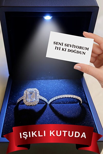 CARAT STONE Işıklı Kutusunda Pırlanta Işıltılı Gümüş Baget Yüzük Ve Tamtur Yüzük Set