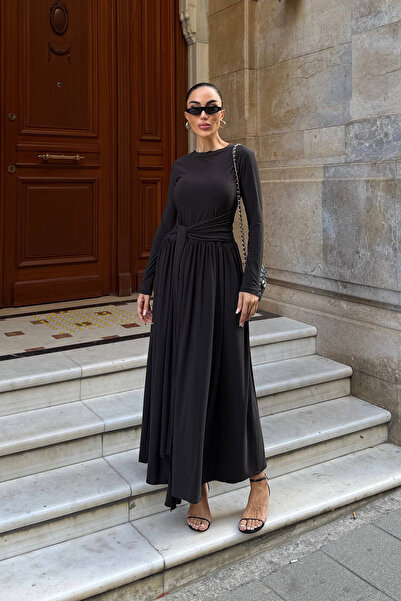 Ortaya Çık Siyah Kuşak Tasarımlı Dökümlü Elbise