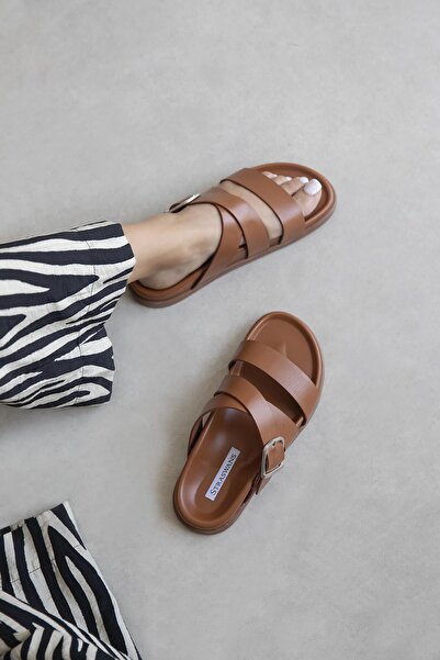 STRASWANS Norkys Women's Buckle Detail Daily Comfort Slippers Brown