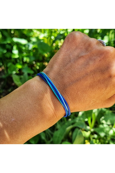 Wild Bracelets Adjustable bracelet made of several waxed cords, Aqua by