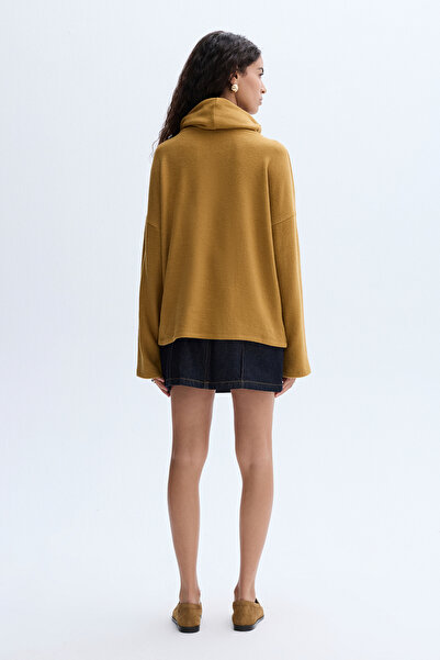 Mudo Stand Collar Sweatshirt