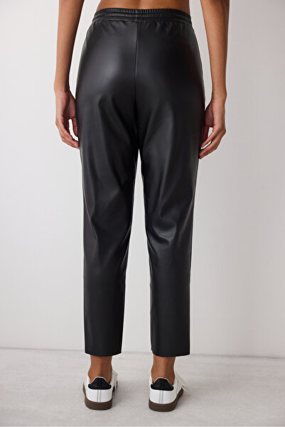 Penti Siyah Yüksek Bel Cepli Deri Pantolon